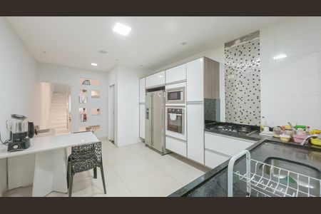 Cozinha de casa à venda com 4 quartos, 250m² em Vila Sao Francisco, São Paulo