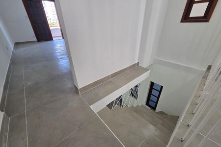 Casa para alugar com 197m², 3 quartos e 2 vagas Casa para alugar com 197m², 3 quartos e 2 vagasEscada
