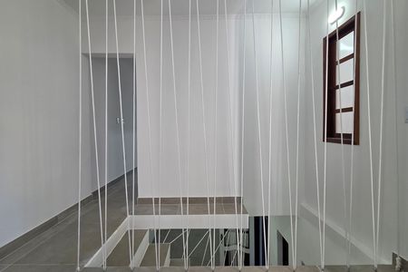 Casa para alugar com 197m², 3 quartos e 2 vagas Casa para alugar com 197m², 3 quartos e 2 vagasEscada