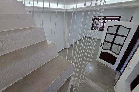 Casa para alugar com 197m², 3 quartos e 2 vagas Casa para alugar com 197m², 3 quartos e 2 vagasEscada