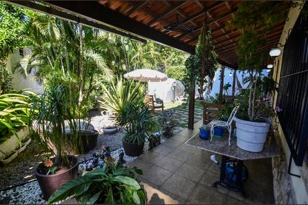 Entrada de casa à venda com 4 quartos, 257m² em Grajaú, Rio de Janeiro
