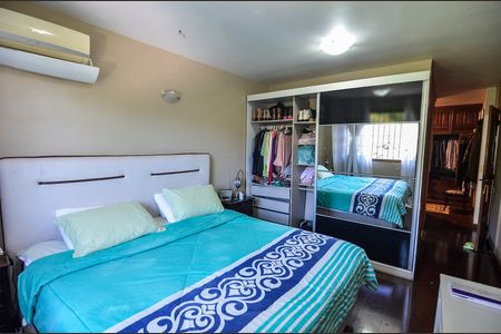 Casa à venda com 257m², 4 quartos e 2 vagasSuíte 3