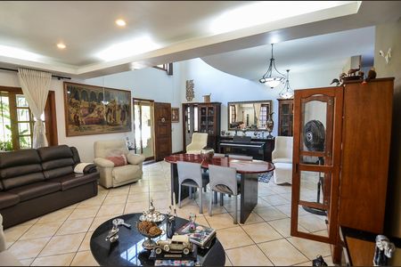 Casa à venda com 257m², 4 quartos e 2 vagasSala