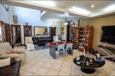 Sala de casa à venda com 4 quartos, 257m² em Grajaú, Rio de Janeiro