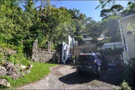 Casa à venda com 257m², 4 quartos e 2 vagasFachada