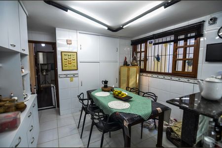Cozinha de casa à venda com 4 quartos, 257m² em Grajaú, Rio de Janeiro