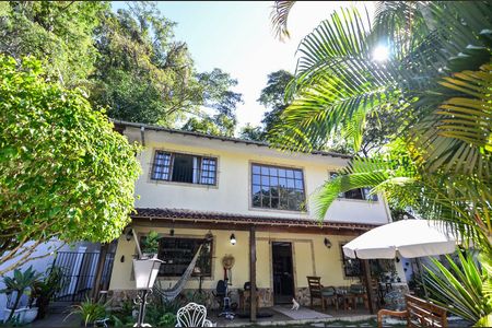 Casa à venda com 257m², 4 quartos e 2 vagasFachada
