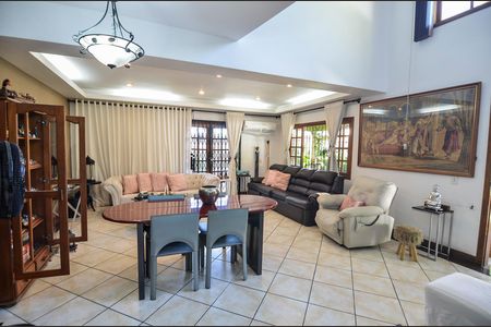 Sala de casa à venda com 4 quartos, 257m² em Grajaú, Rio de Janeiro