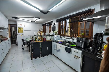 Casa à venda com 257m², 4 quartos e 2 vagasCozinha