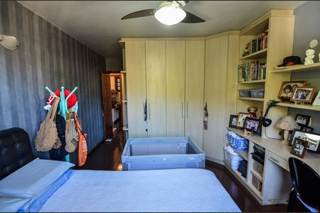 Casa à venda com 257m², 4 quartos e 2 vagasSuíte 1