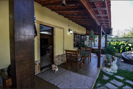Casa à venda com 257m², 4 quartos e 2 vagasEntrada
