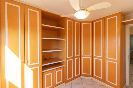 Apartamento à venda com 110m², 3 quartos e 2 vagas Apartamento à venda com 110m², 3 quartos e 2 vagasQuarto 02