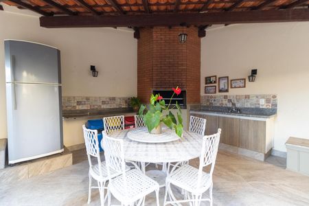 Apartamento à venda com 110m², 3 quartos e 2 vagas Apartamento à venda com 110m², 3 quartos e 2 vagasÁrea comum - Churrasqueira