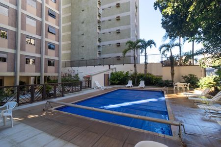 Apartamento à venda com 110m², 3 quartos e 2 vagas Apartamento à venda com 110m², 3 quartos e 2 vagasÁrea comum - Piscina