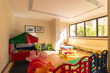 Apartamento à venda com 110m², 3 quartos e 2 vagas Apartamento à venda com 110m², 3 quartos e 2 vagasÁrea comum - Brinquedoteca