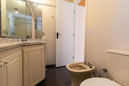 Apartamento à venda com 110m², 3 quartos e 2 vagas Apartamento à venda com 110m², 3 quartos e 2 vagasBanheiro da Suíte