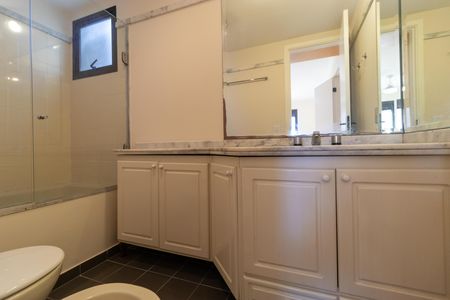 Apartamento à venda com 110m², 3 quartos e 2 vagas Apartamento à venda com 110m², 3 quartos e 2 vagasBanheiro da Suíte