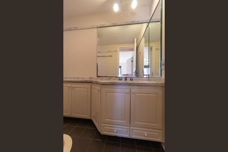 Apartamento à venda com 110m², 3 quartos e 2 vagas Apartamento à venda com 110m², 3 quartos e 2 vagasBanheiro da Suíte