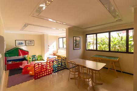 Apartamento à venda com 110m², 3 quartos e 2 vagas Apartamento à venda com 110m², 3 quartos e 2 vagasÁrea comum - Salão de jogos
