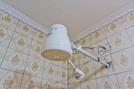 Banheiro de casa para alugar com 2 quartos, 50m² em Carandiru, São Paulo