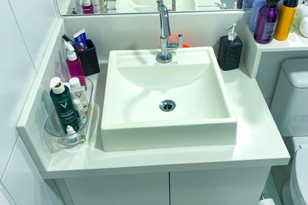 Apartamento para alugar com 54m², 2 quartos e 1 vaga Apartamento para alugar com 54m², 2 quartos e 1 vagaBanheiro da Suíte 1