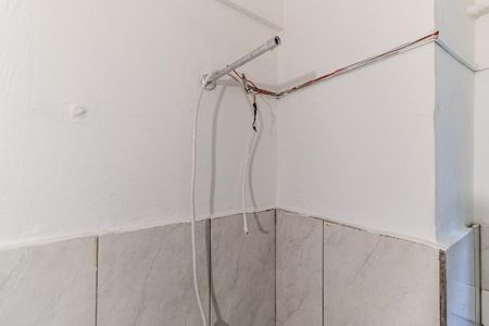 Banheiro de kitnet/studio para alugar com 1 quarto, 38m² em Santa Ifigênia, São Paulo