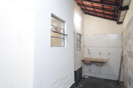 Área de Serviço de casa para alugar com 2 quartos, 60m² em Santa Monica, Belo Horizonte