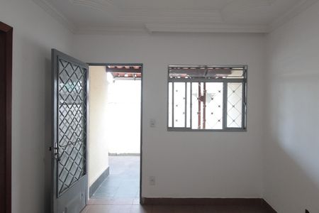 Sala de casa para alugar com 2 quartos, 60m² em Santa Monica, Belo Horizonte