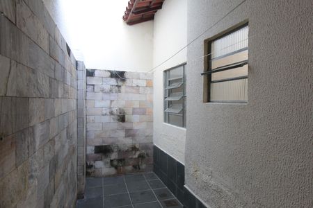 Casa para alugar com 60m², 2 quartos e sem vagaÁrea de Serviço