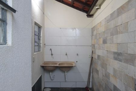 Casa para alugar com 60m², 2 quartos e sem vagaÁrea de Serviço