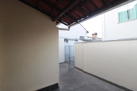 Entrada de casa para alugar com 2 quartos, 60m² em Santa Monica, Belo Horizonte