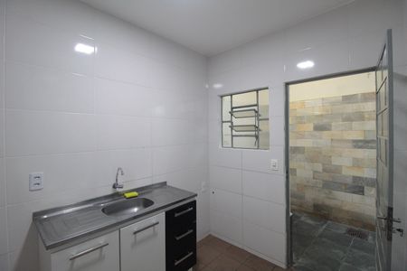 Cozinha de casa para alugar com 2 quartos, 60m² em Santa Monica, Belo Horizonte