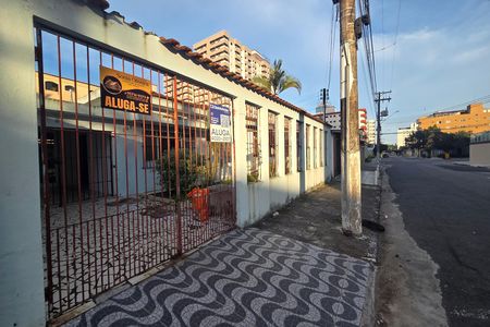 Casa para alugar com 300m², 2 quartos e 4 vagas Casa para alugar com 300m², 2 quartos e 4 vagasFachada