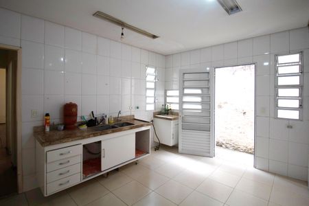 Casa para alugar com 260m², 2 quartos e 4 vagas