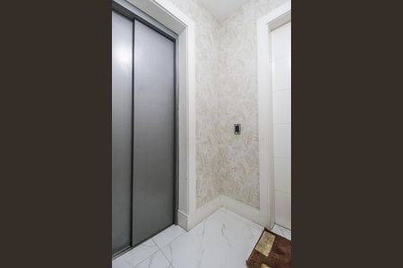 Apartamento à venda com 158m², 3 quartos e 3 vagas Apartamento à venda com 158m², 3 quartos e 3 vagasEntrada