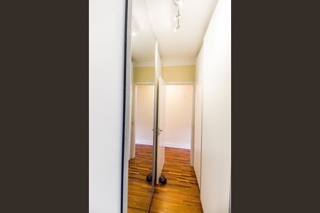 Apartamento à venda com 158m², 3 quartos e 3 vagas Apartamento à venda com 158m², 3 quartos e 3 vagasCloset da suíte