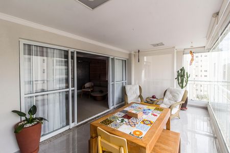 Apartamento à venda com 158m², 3 quartos e 3 vagas Apartamento à venda com 158m², 3 quartos e 3 vagasVaranda gourmet