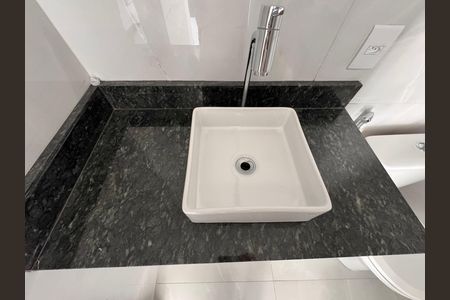 Apartamento para alugar com 33m², 1 quarto e 1 vaga Apartamento para alugar com 33m², 1 quarto e 1 vagaBanheiro Social