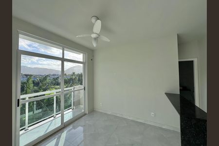 Sala de apartamento para alugar com 1 quarto, 33m² em Recreio dos Bandeirantes, Rio de Janeiro