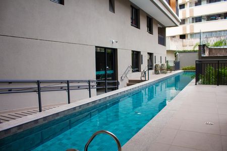 Studio à venda com 27m², 1 quarto e sem vaga Studio à venda com 27m², 1 quarto e sem vagaÁrea Comum - Piscina