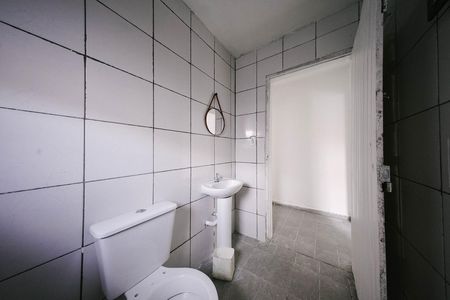 Banheiro de casa para alugar com 1 quarto, 40m² em Parque Boturussu, São Paulo