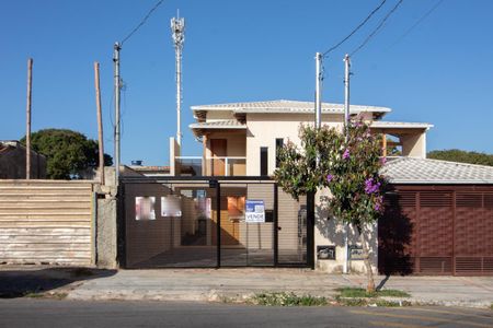 Fachada de casa à venda com 3 quartos, 180m² em Rio Branco, Belo Horizonte