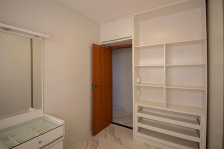 Casa à venda com 180m², 3 quartos e 3 vagas Casa à venda com 180m², 3 quartos e 3 vagasQuarto 1