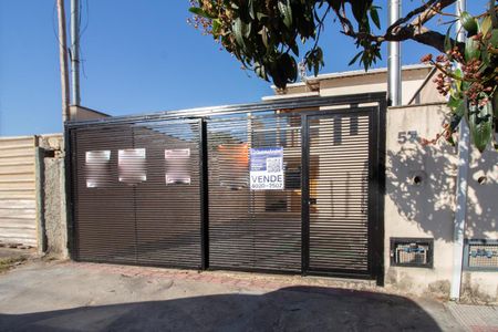Casa à venda com 180m², 3 quartos e 3 vagas Casa à venda com 180m², 3 quartos e 3 vagasPlaquinha Instalada