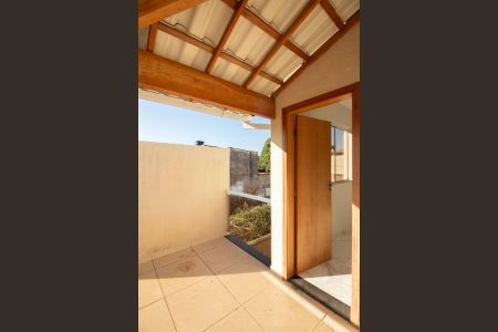 Casa à venda com 180m², 3 quartos e 3 vagas Casa à venda com 180m², 3 quartos e 3 vagasVaranda da Suíte