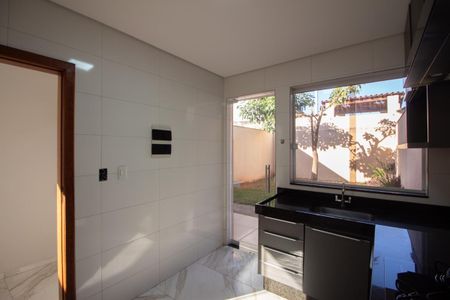 Casa à venda com 180m², 3 quartos e 3 vagas Casa à venda com 180m², 3 quartos e 3 vagasCozinha