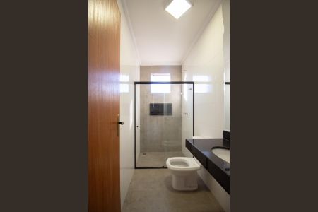 Casa à venda com 180m², 3 quartos e 3 vagas Casa à venda com 180m², 3 quartos e 3 vagasBanheiro Social