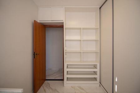 Casa à venda com 180m², 3 quartos e 3 vagas Casa à venda com 180m², 3 quartos e 3 vagasQuarto 1