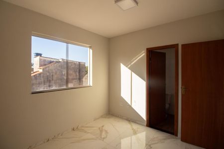Casa à venda com 180m², 3 quartos e 3 vagas Casa à venda com 180m², 3 quartos e 3 vagasSuíte
