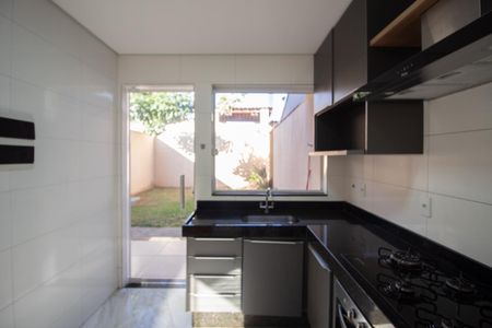 Casa à venda com 180m², 3 quartos e 3 vagas Casa à venda com 180m², 3 quartos e 3 vagasCozinha
